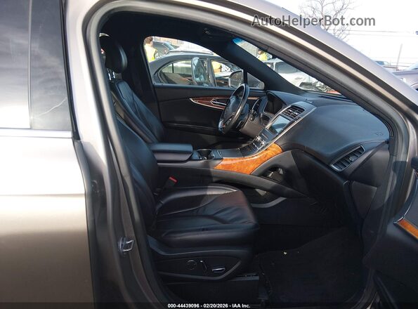 2LMPJ6K91KBL17099 2019 LINCOLN NAUTILUS Champagne 