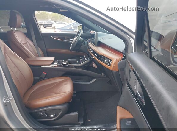 2LMPJ6K96NBL25039 2022 LINCOLN NAUTILUS Silver Вид салону спереду