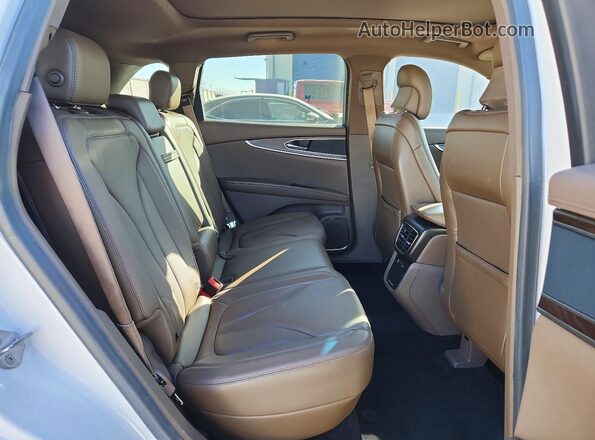 2LMPJ6LRXGBL58594 2016 LINCOLN MKX White Vista de los asientos traseros