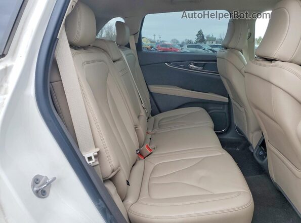 2LMPJ8J92PBL09856 2023 LINCOLN NAUTILUS White Հետևի նստատեղերի տեսք
