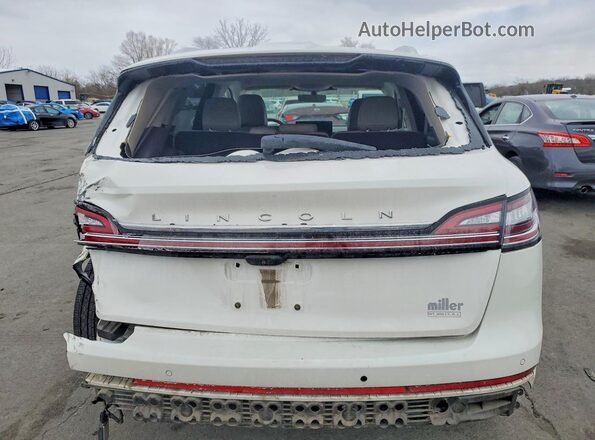 2LMPJ8J92PBL09856 2023 LINCOLN NAUTILUS White Հետևի տեսք