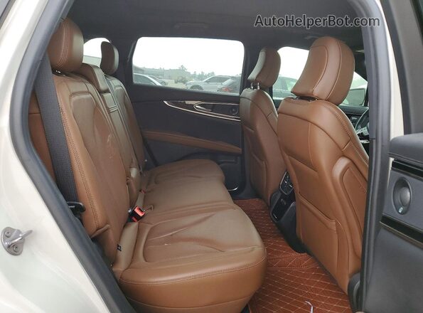 2LMPJ8K94PBL26785 2023 LINCOLN NAUTILUS Gray Rear interior view