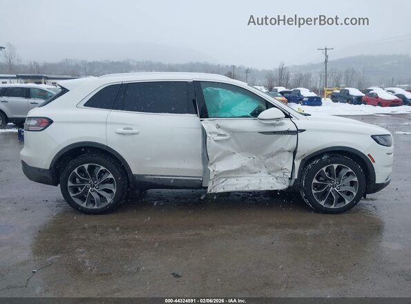 2LMPJ8K9XPBL15029 2023 LINCOLN NAUTILUS White Rear interior view