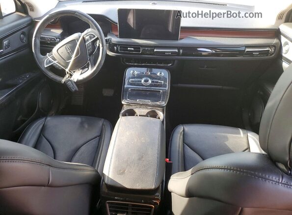 2LMPJ8KP0PBL12090 2023 LINCOLN NAUTILUS Серебряный Вид панели приборов