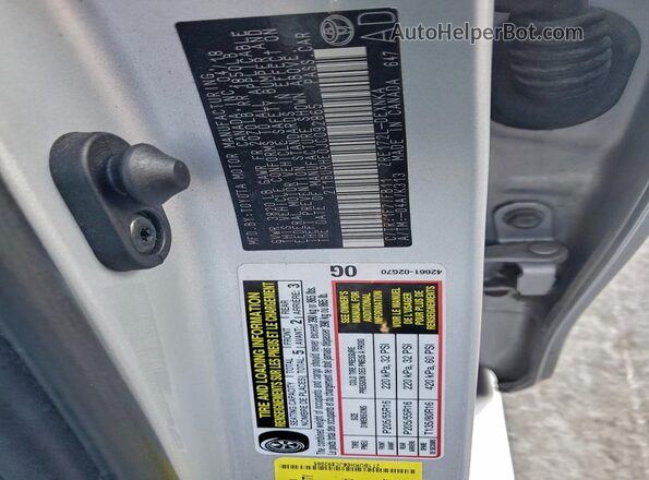 2T1BURHE0JC092865 2018 TOYOTA LL Silver Вид підкапотного простору