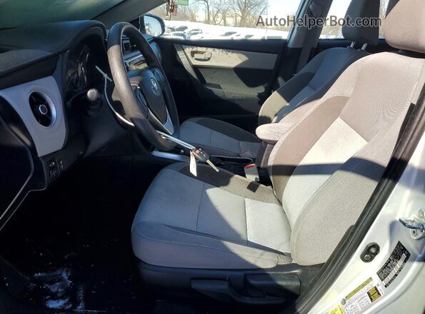 2T1BURHE0JC092865 2018 TOYOTA LL Silver Вид салону спереду