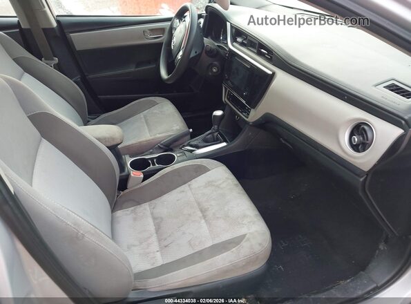 2T1BURHE2JC115062 2018 TOYOTA LL Silver წინა სალონის ხედი