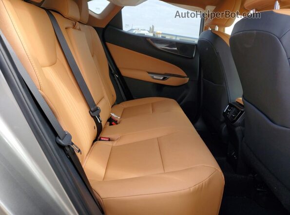 2T2GGCEZ6RC044232 2024 LEXUS NX Gray Vista interior trasera