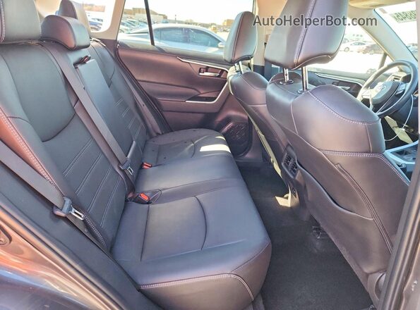 2T3C1RFV1RW330157 2024 TOYOTA LE Gray Вид задніх сидінь