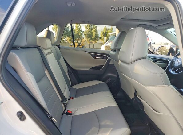 2T3DWRFVXKW010170 2019 TOYOTA LIMITED Белый 