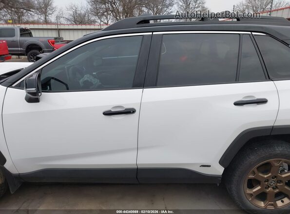 2T3UWRFV3RW215209 2024 TOYOTA RAV4 HYBRID Белый Панорамный вид салона 360°