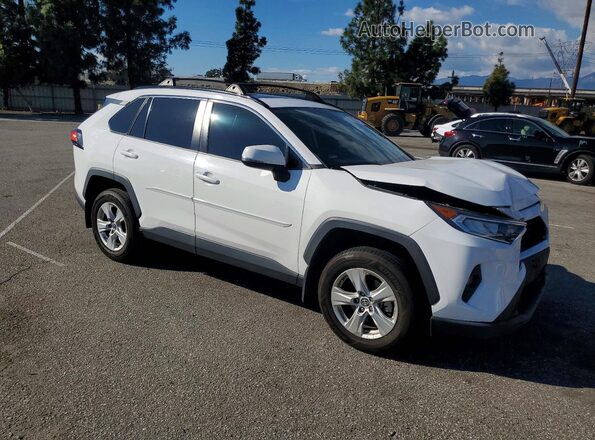 2T3W1RFV3KC023657 2019 TOYOTA LE White Передня права чверть
