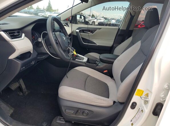 2T3W1RFV3KC023657 2019 TOYOTA LE White Вид салону спереду