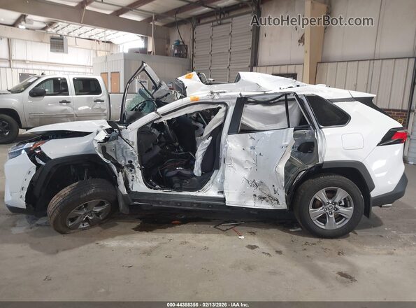 2T3W1RFV5RW360372 2024 TOYOTA LE White Դիմացի տեսք