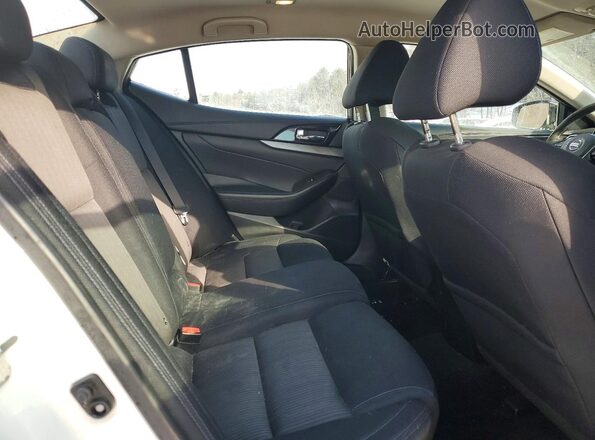 1N4AA6AP8JC366293 2018 NISSAN MAXIMA White Widok wnętrza z tyłu