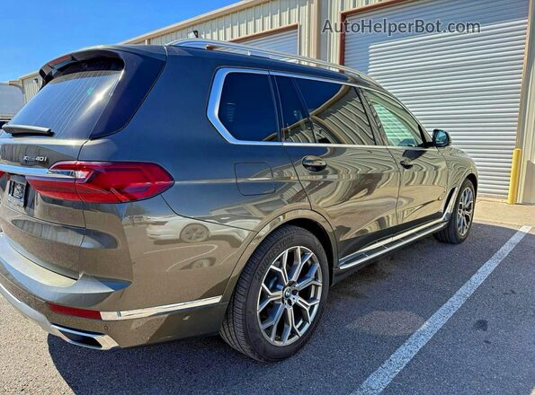 5UXCW2C07N9M52922 2022 BMW X7 Gray Front view