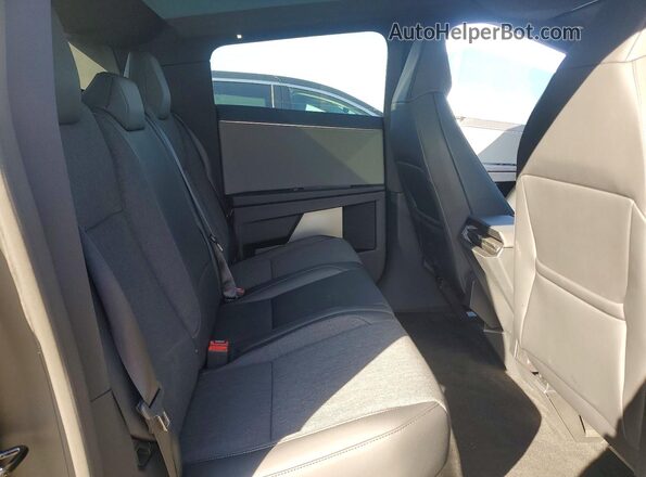 7G2CEGEC3SA076420 2025 TESLA CYBERTRUCK Silver Սալոնի հետևի տեսք