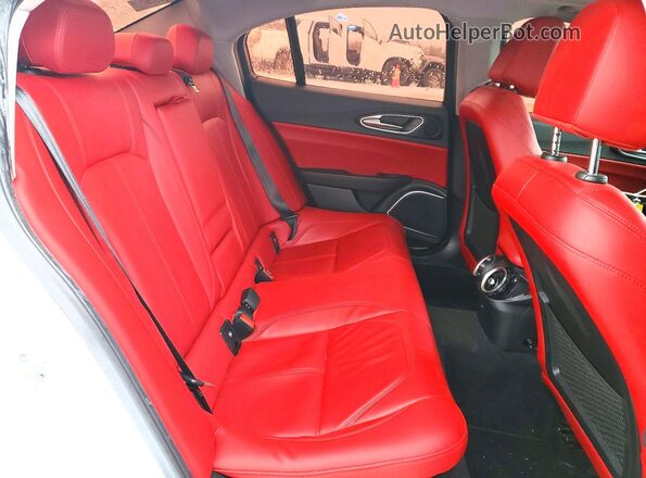 ZARFAMAN3M7649027 2021 ALFA ROMEO GIULIA White Вид задньої частини салону
