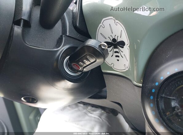 3C3CFFKR4HT535829 2017 FIAT 500 Зеленый Вид панели приборов
