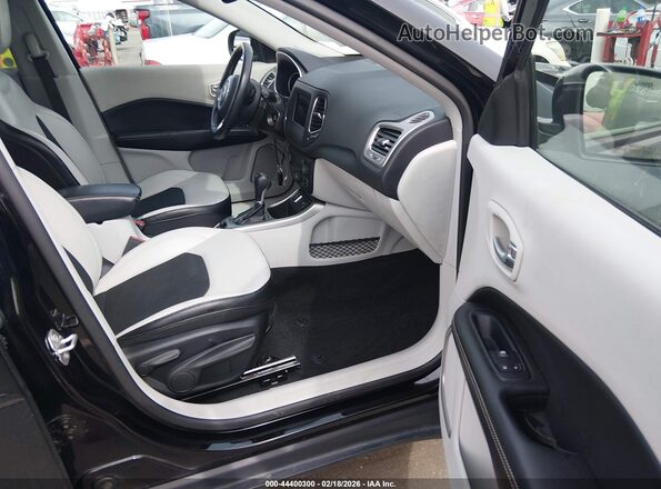 3C4NJCBB7KT652445 2019 JEEP COMPASS Black 