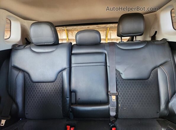 3C4NJDBB0KT650705 2019 JEEP COMPASS White Հետևի նստատեղերի տեսք