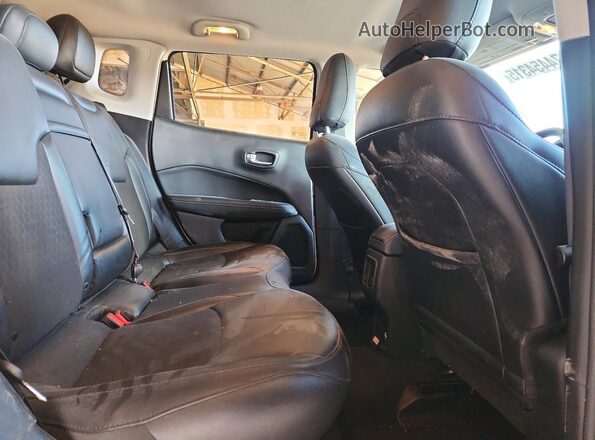 3C4NJDBB0KT650705 2019 JEEP COMPASS White Սալոնի հետևի տեսք