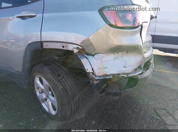 3C4NJDBB9JT168345 2018 JEEP COMPASS Gray Widok z przodu