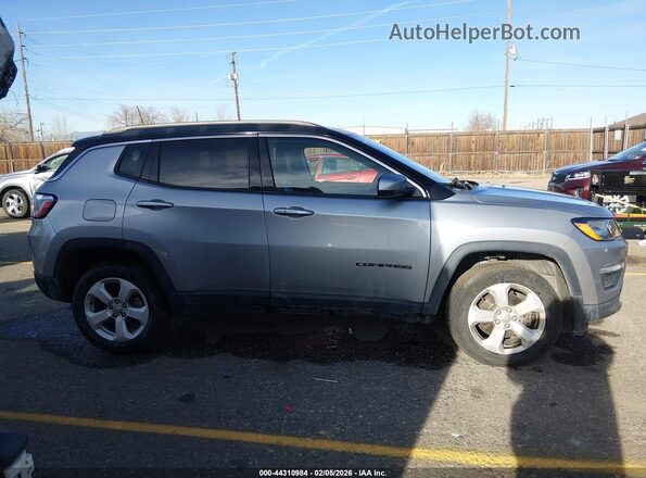 3C4NJDBB9JT168345 2018 JEEP COMPASS Gray Widok wnętrza z tyłu