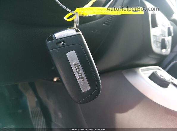 3C4NJDBB9JT168345 2018 JEEP COMPASS Gray Widok deski rozdzielczej
