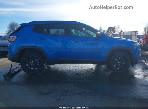 3C4NJDBN0TT159708 2026 JEEP COMPASS Blue Вид задньої частини салону