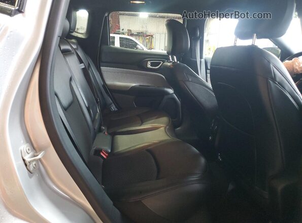 3C4NJDBN7RT147287 2024 JEEP COMPASS Silver Widok wnętrza z tyłu