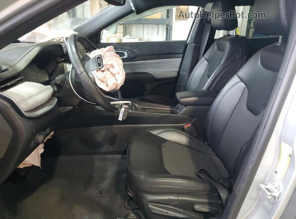 3C4NJDBN7RT147287 2024 JEEP COMPASS Silver Widok wnętrza z przodu