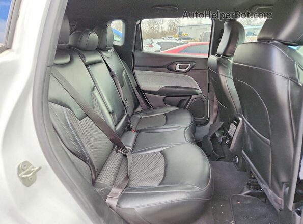 3C4NJDBN9PT561748 2023 JEEP COMPASS White Vista interior trasera