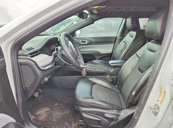 3C4NJDBN9PT561748 2023 JEEP COMPASS White Vista interior delantera