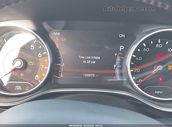 3C4NJDCB3JT341372 2018 JEEP COMPASS Black Widok tylnych siedzeń