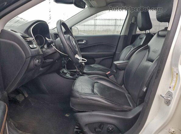 3C4NJDCB3KT641804 2019 JEEP COMPASS Белый Вид салона спереди