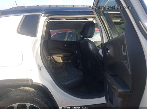 3C4NJDCB6HT632068 2017 JEEP NEW COMPASS White Widok naklejki z numerem VIN