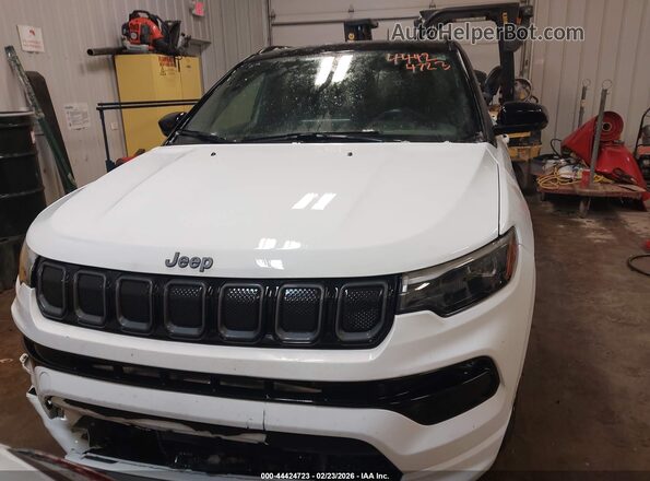 3C4NJDCB7NT203288 2022 JEEP COMPASS Белый Вид задней части салона