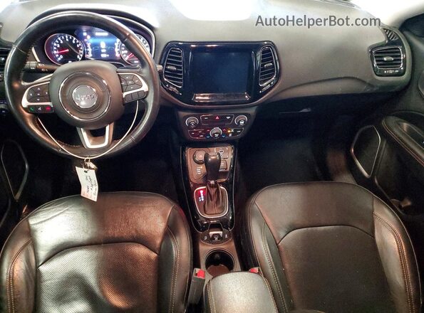 3C4NJDCB8KT673907 2019 JEEP COMPASS Silver 