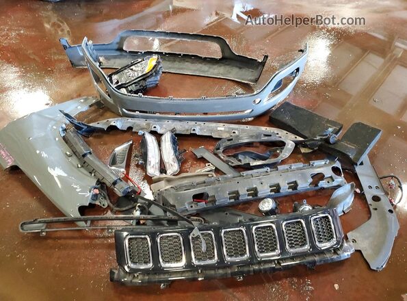 3C4NJDCB8KT673907 2019 JEEP COMPASS Silver 