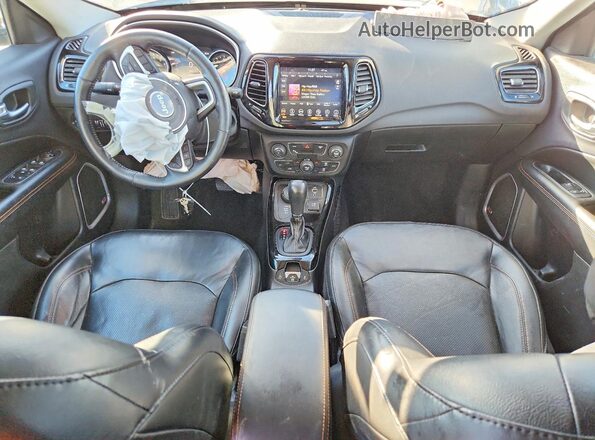 3C4NJDCB9JT264846 2018 JEEP COMPASS Зеленый Вид панели приборов