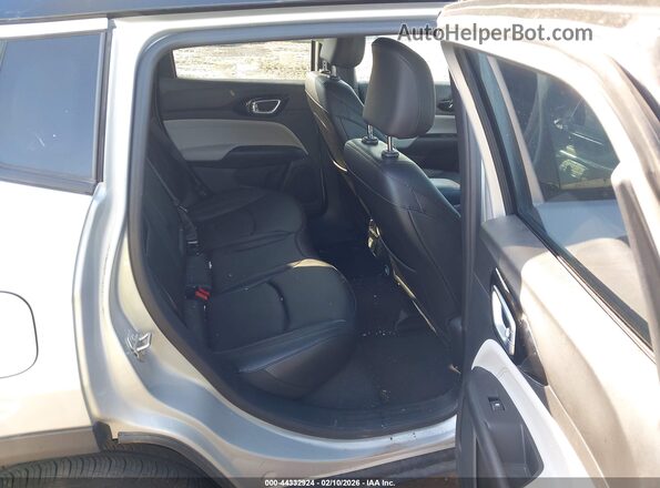 3C4NJDCN0RT126392 2024 JEEP COMPASS Silver VIN կոդի պիտակի տեսք