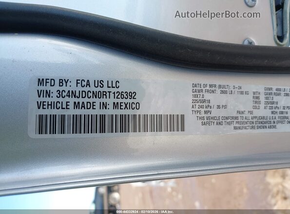 3C4NJDCN0RT126392 2024 JEEP COMPASS Silver Շարժիչի բաժամունքի տեսք