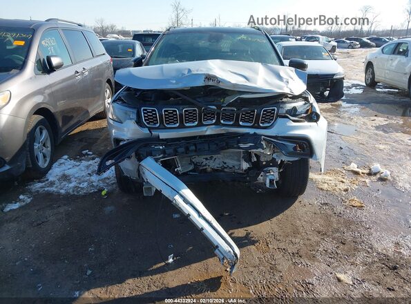 3C4NJDCN0RT126392 2024 JEEP COMPASS Silver Դիմացի տեսք