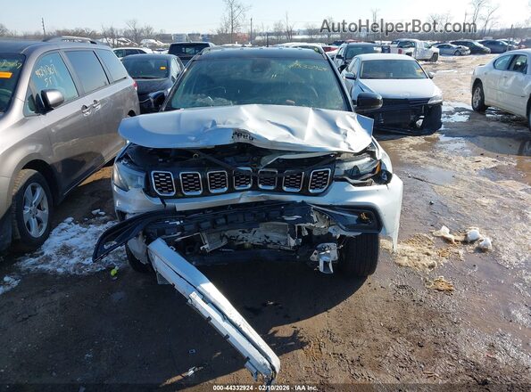 3C4NJDCN0RT126392 2024 JEEP COMPASS Silver Սարքավորումների վահանակի տեսք