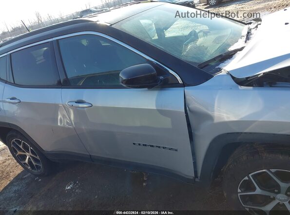 3C4NJDCN0RT126392 2024 JEEP COMPASS Silver Սալոնի հետևի տեսք