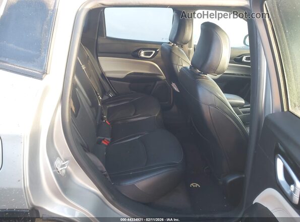 3C4NJDCN4PT502296 2023 JEEP COMPASS Silver Vista de la etiqueta del VIN
