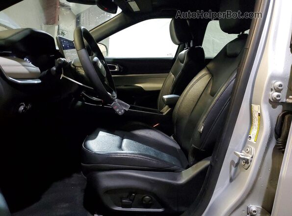 3C4NJDCN6ST605535 2025 JEEP COMPASS Silver Front interior view