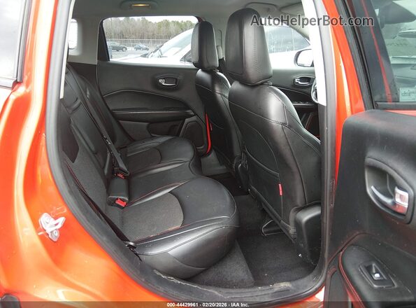 3C4NJDDB0KT817111 2019 JEEP COMPASS Orange 