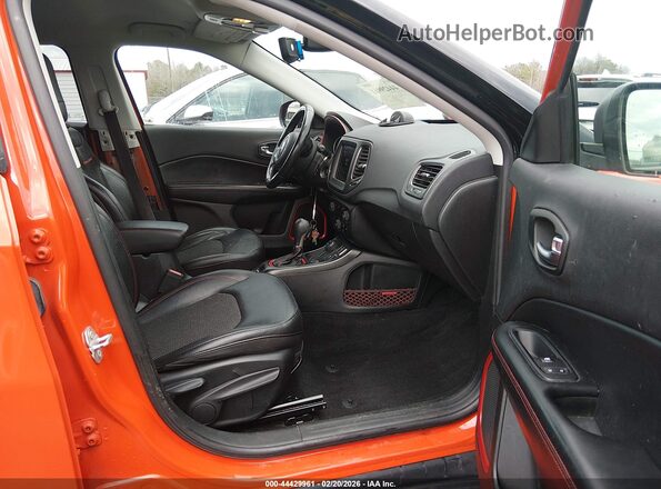 3C4NJDDB0KT817111 2019 JEEP COMPASS Orange 